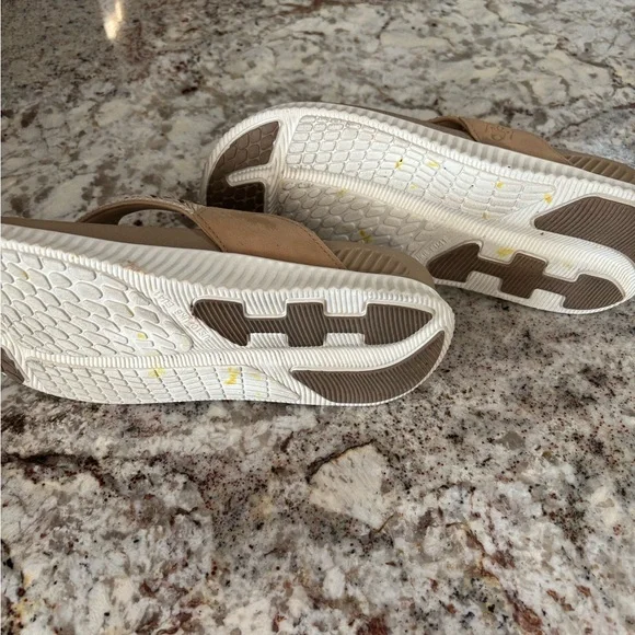 Stylish Beige and Brown Chevron Sandals - Picture 6 of 6